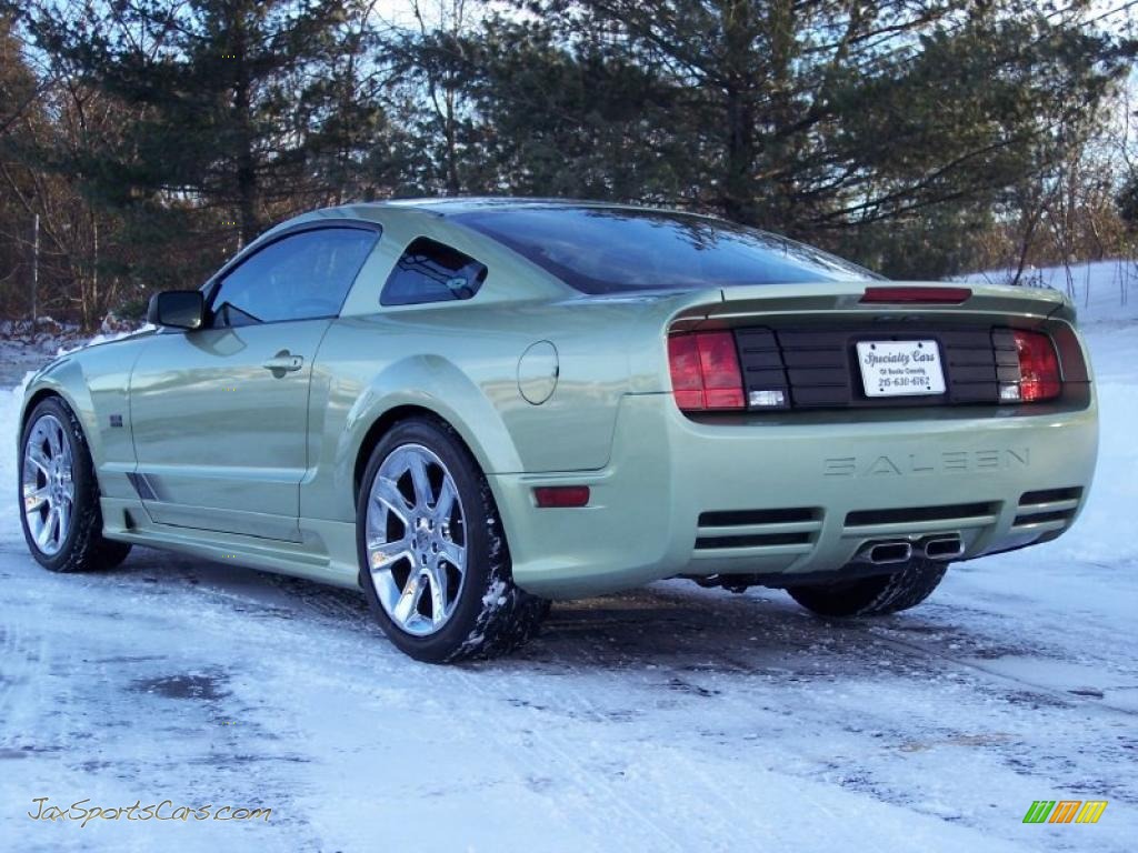 Ford Mustang 2005 Trunk