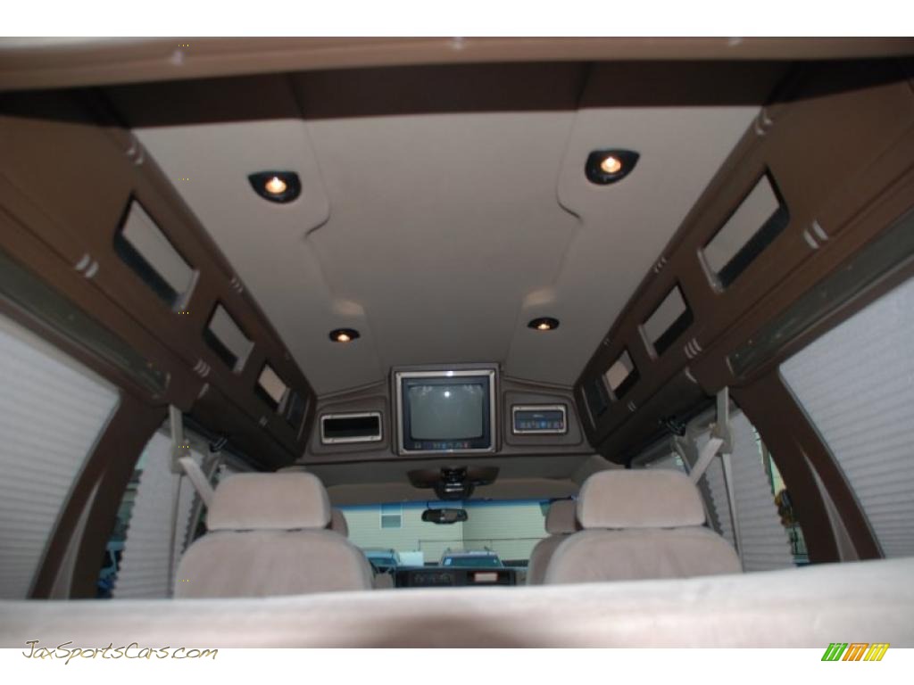 2003 Savana Van 1500 Passenger Conversion - Sandalwood Metallic / Neutral photo #41