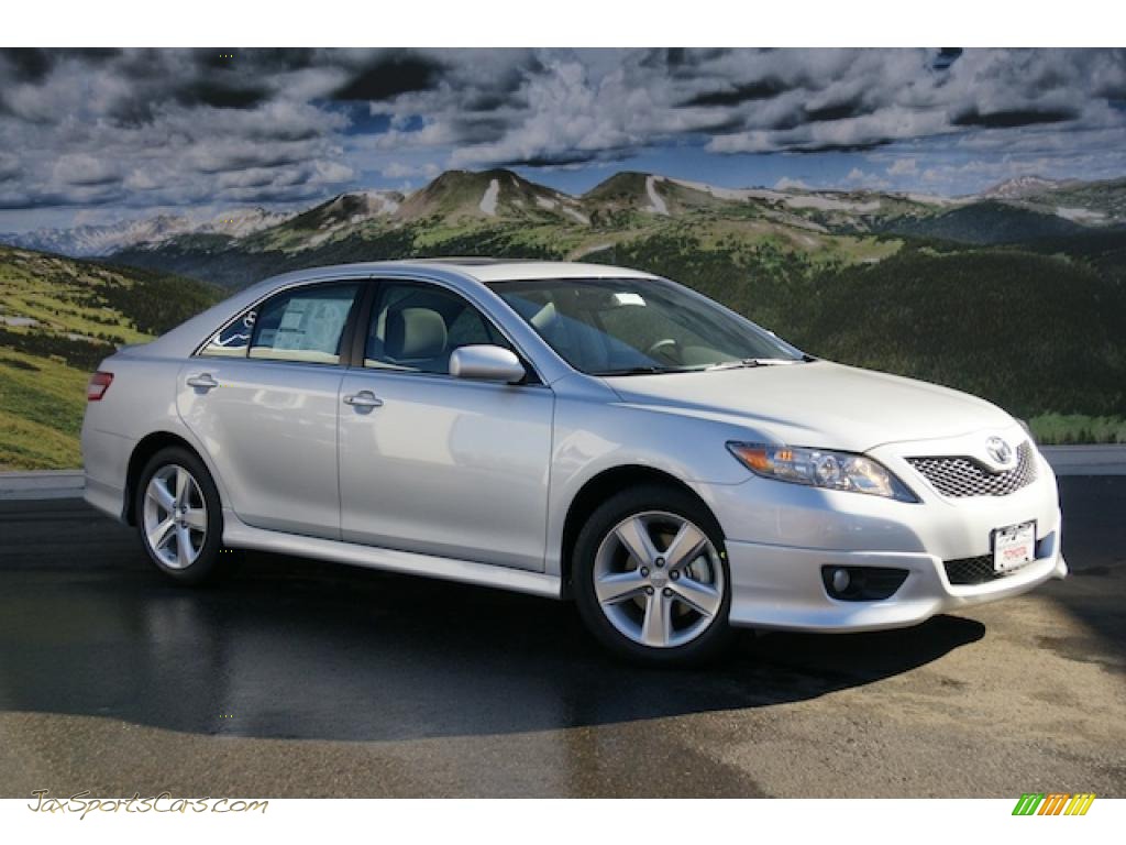 2011 Silver toyota camry se