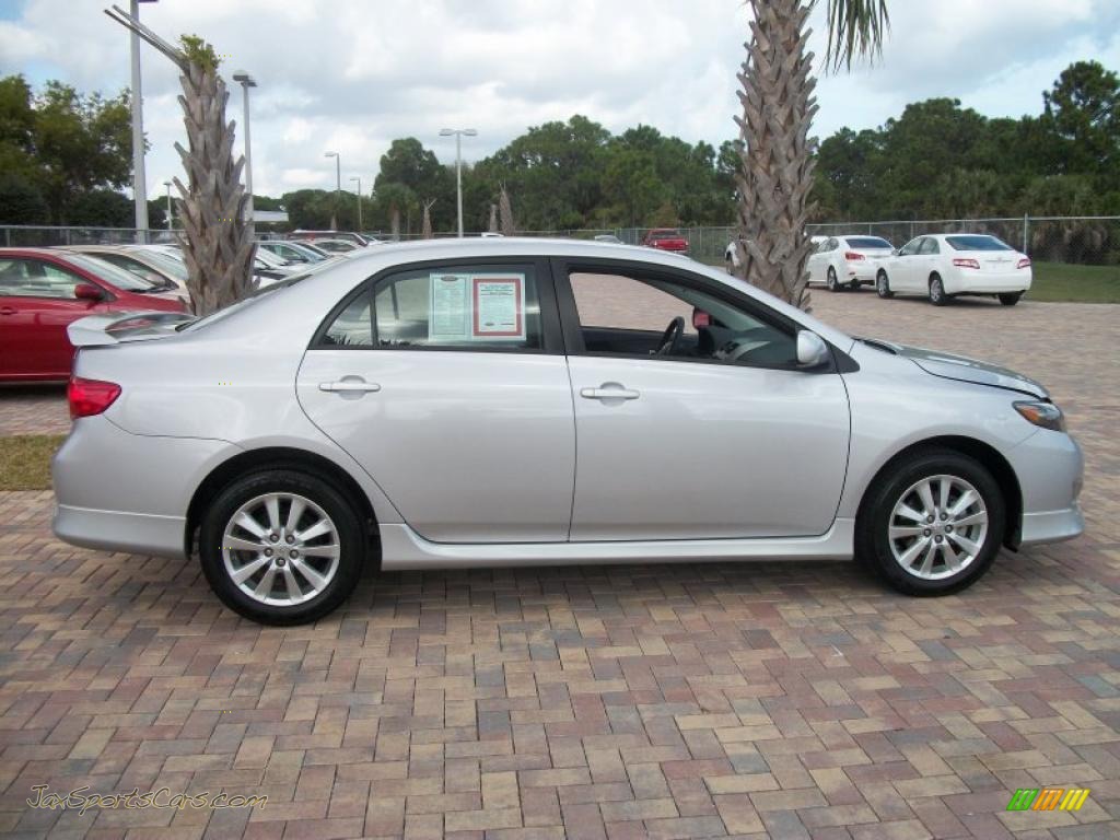 2010 toyota corolla sport silver #3