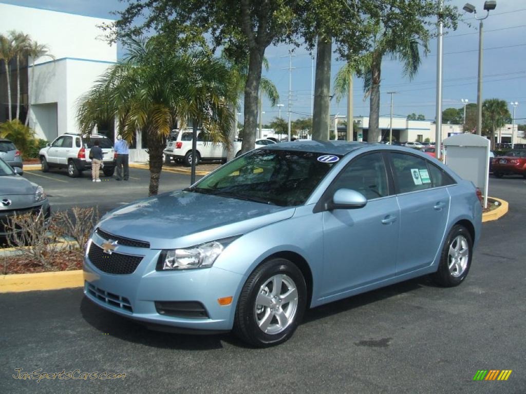 Chevrolet Cruze светло серый