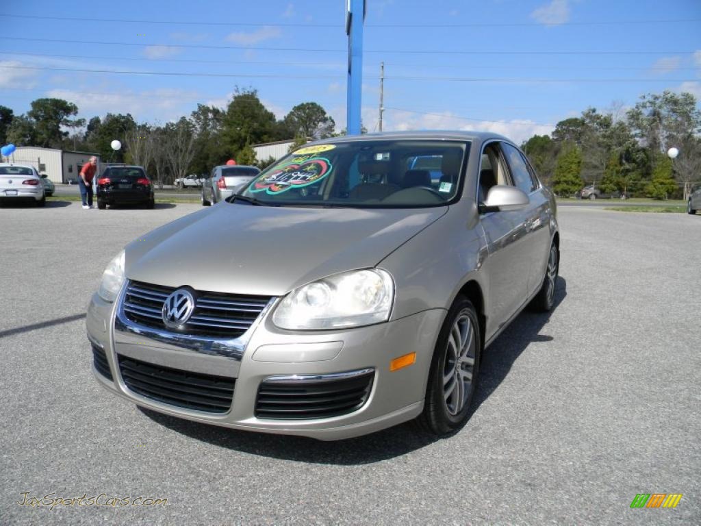 2005 Volkswagen Jetta 2.5 Sedan in Wheat Beige Metallic ...