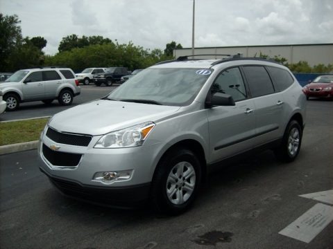 Silver Ice Metallic 2011 Chevrolet Traverse LS Silver Ice Metallic 2011 Chevrolet Traverse LS