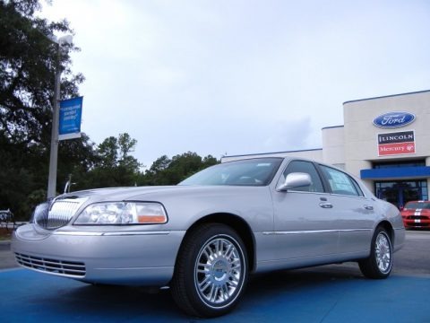 Silver Birch Metallic 2011 Lincoln Town Car Signature Limited
