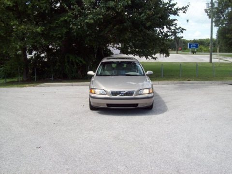 Moondust Metallic 2002 Volvo V70 2.4 Wagon