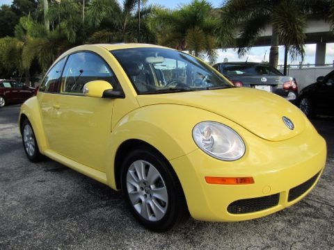 Sunflower Yellow 2009 Volkswagen New Beetle 2.5 Coupe Sunflower Yellow 2009 Volkswagen New Beetle 2.5 Coupe