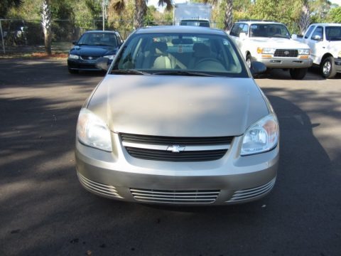 Sandstone Metallic 2005 Chevrolet Cobalt Sedan