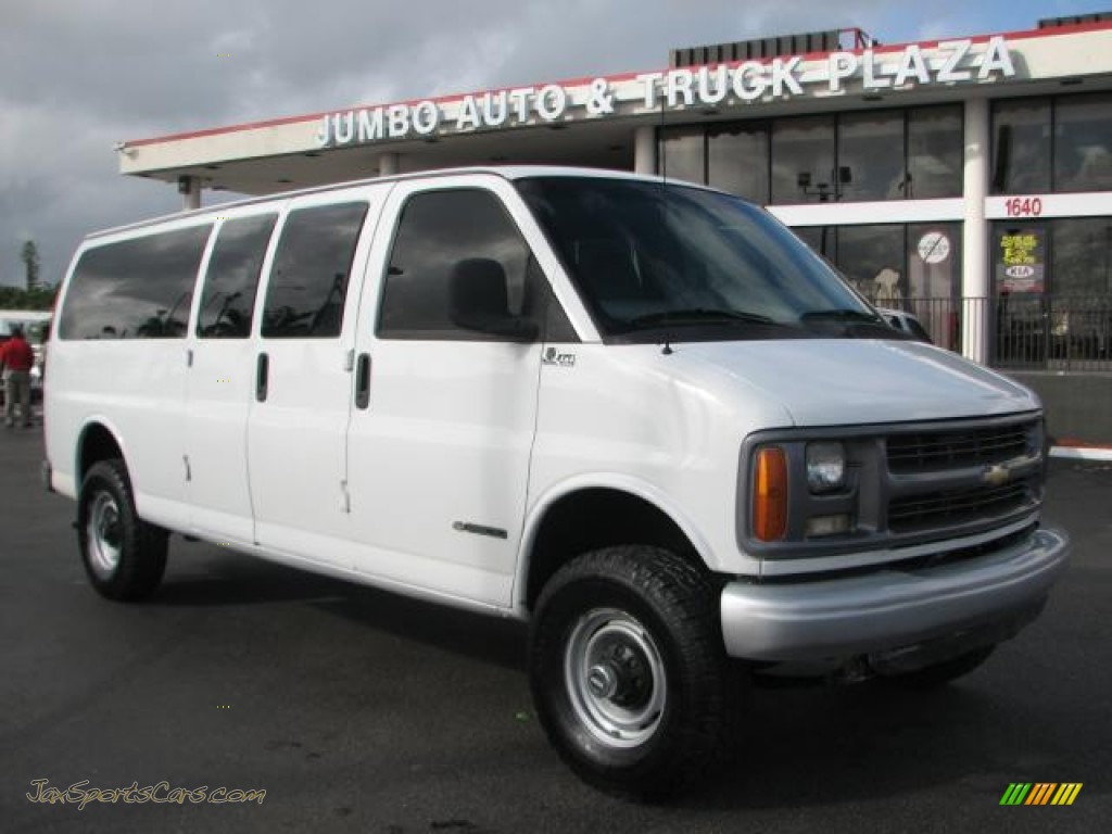 Summit White / Neutral Chevrolet Express G3500 4x4 15 Passenger Van