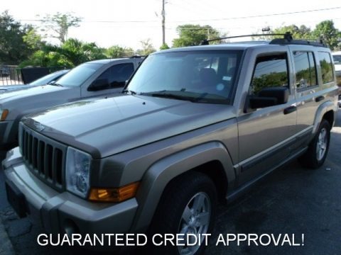 Light Khaki Metallic 2006 Jeep Commander 