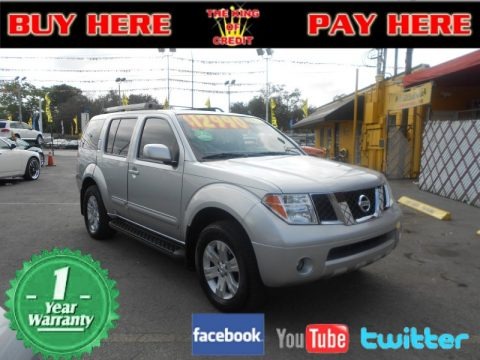 Silver Lightning Metallic 2005 Nissan Pathfinder LE 4x4 Silver Lightning Metallic 2005 Nissan Pathfinder LE 4x4