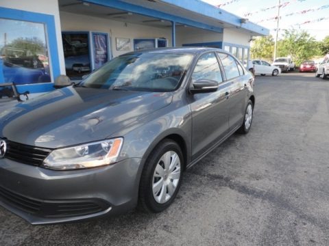 Platinum Gray Metallic 2011 Volkswagen Jetta SE Sedan