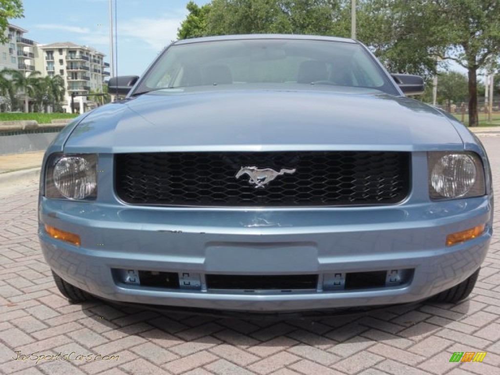 2005 Mustang V6 Premium Coupe - Windveil Blue Metallic / Medium Parchment photo #2