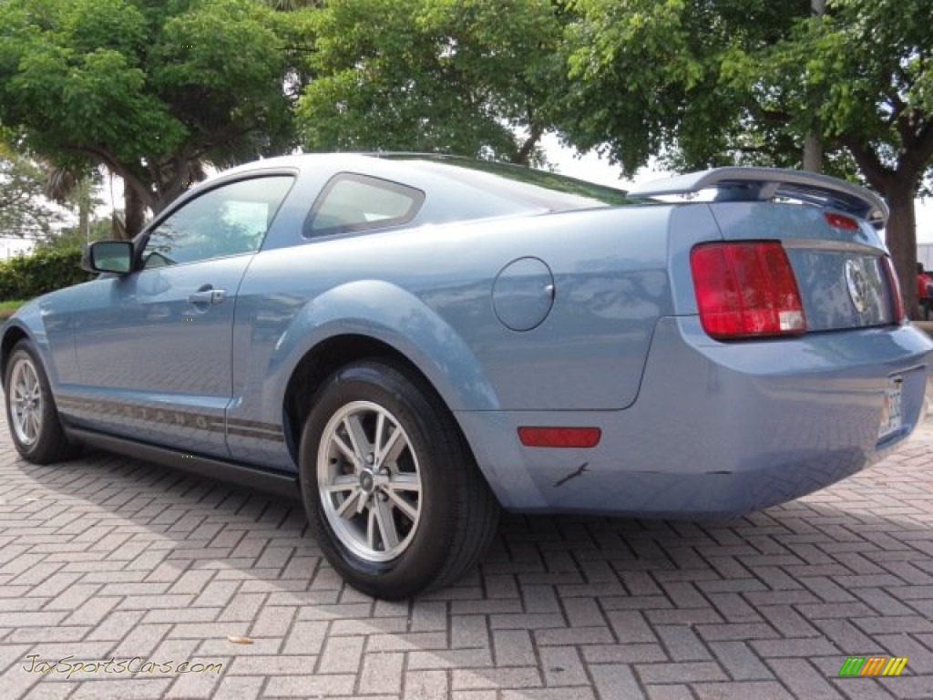 2005 Mustang V6 Premium Coupe - Windveil Blue Metallic / Medium Parchment photo #4