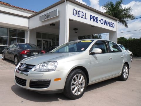 White Gold Metallic 2010 Volkswagen Jetta Limited Edition Sedan White Gold Metallic 2010 Volkswagen Jetta Limited Edition Sedan