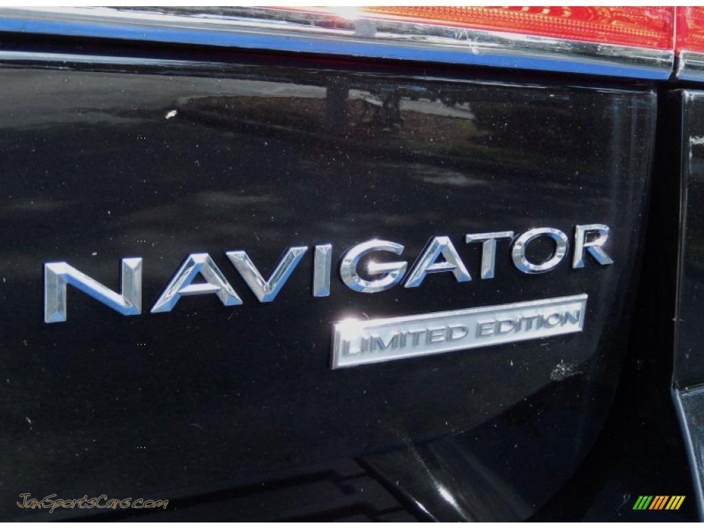 2013 Navigator L Monochrome Limited Edition 4x2 - Tuxedo Black Metallic / Limited Canyon w/Black Piping photo #4