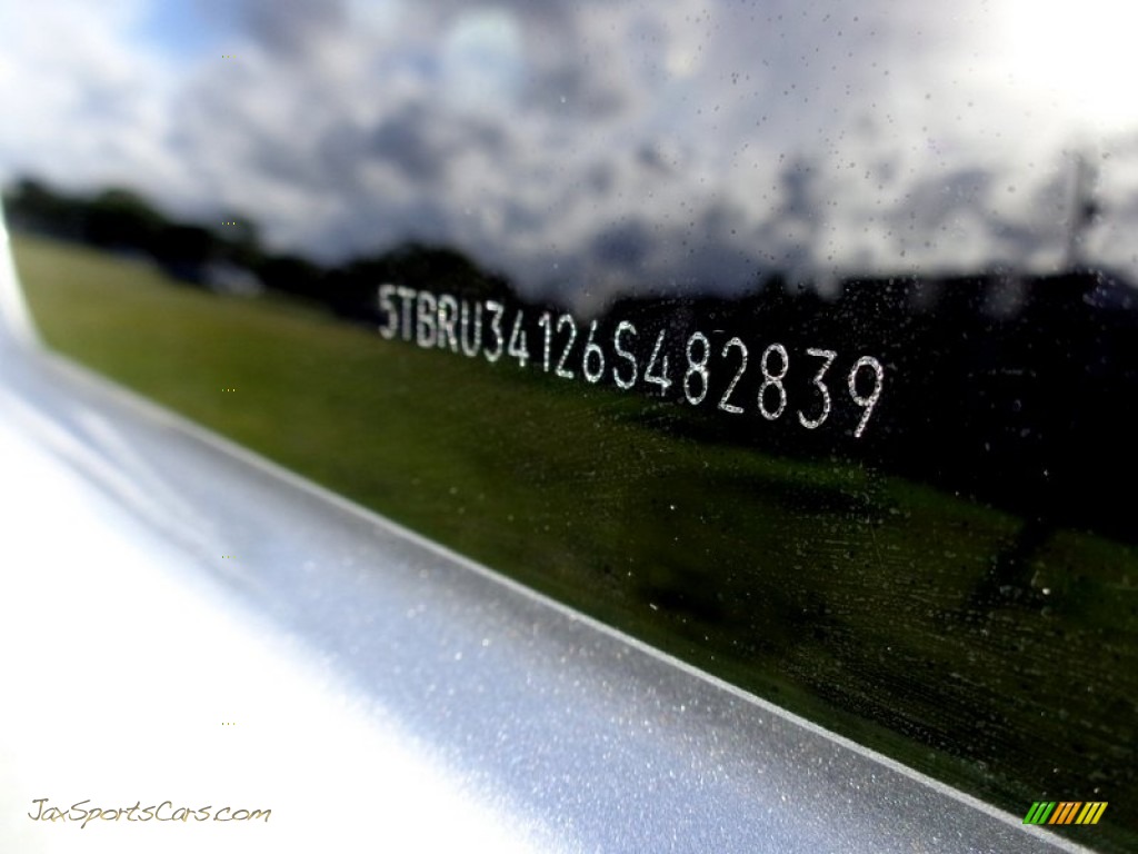 2006 Tundra SR5 Access Cab - Silver Sky Metallic / Light Charcoal photo #31