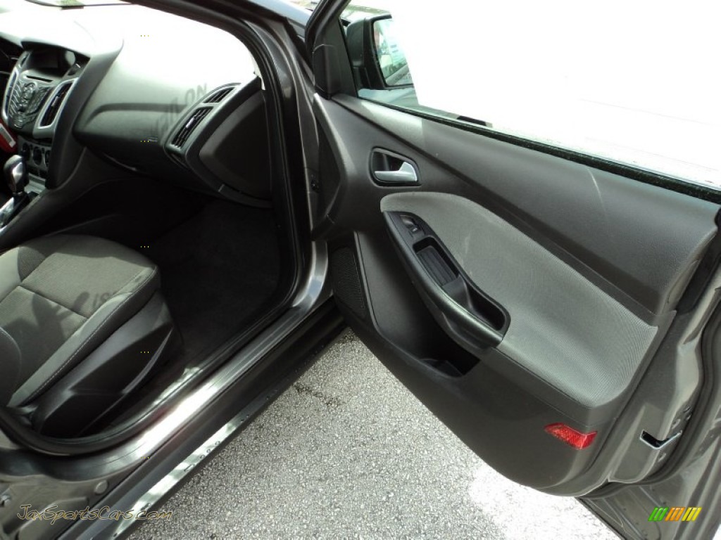 2013 Focus SE Hatchback - Sterling Gray / Charcoal Black photo #20