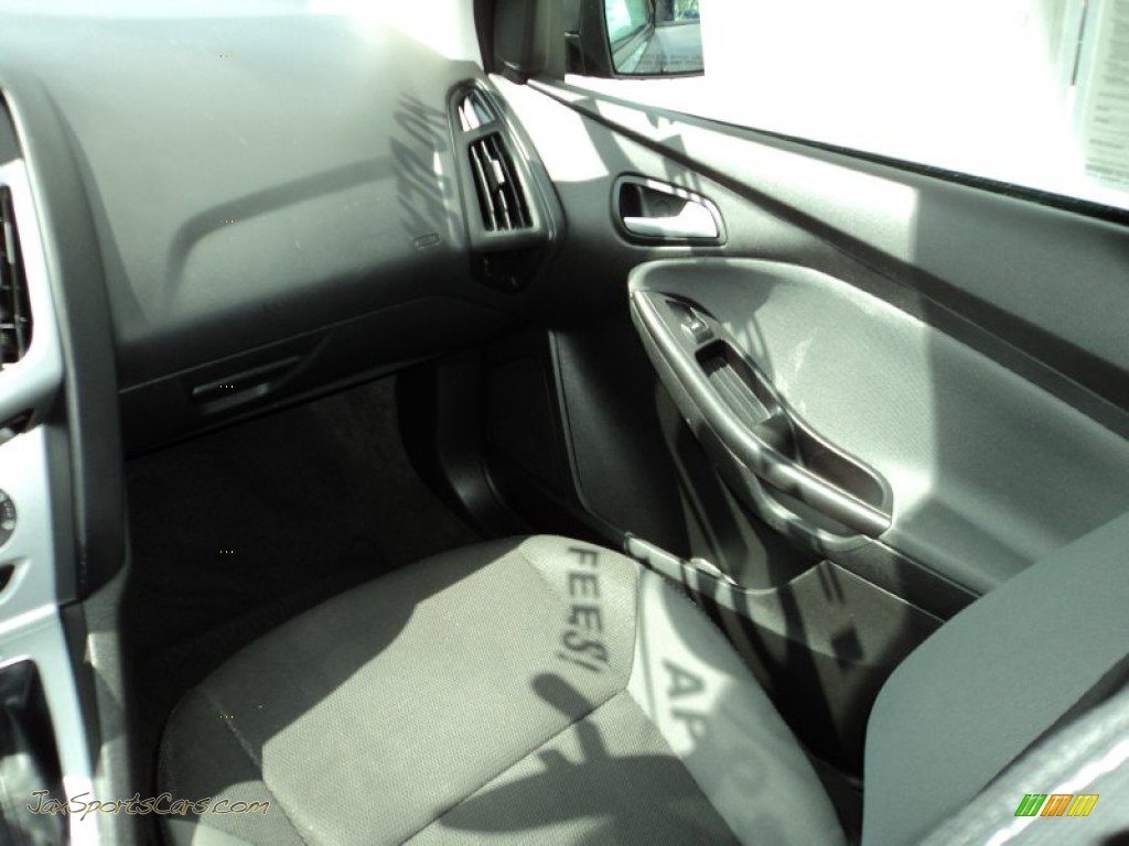 2013 Focus SE Hatchback - Sterling Gray / Charcoal Black photo #27