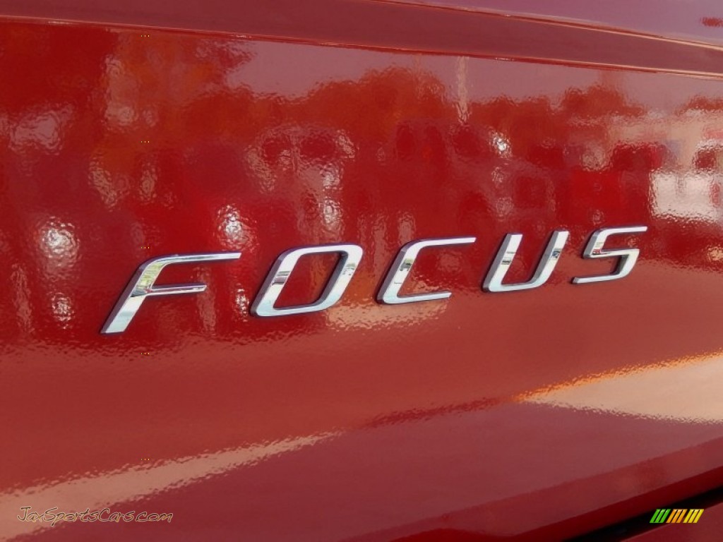 2011 Focus SEL Sedan - Sangria Red Metallic / Charcoal Black photo #8