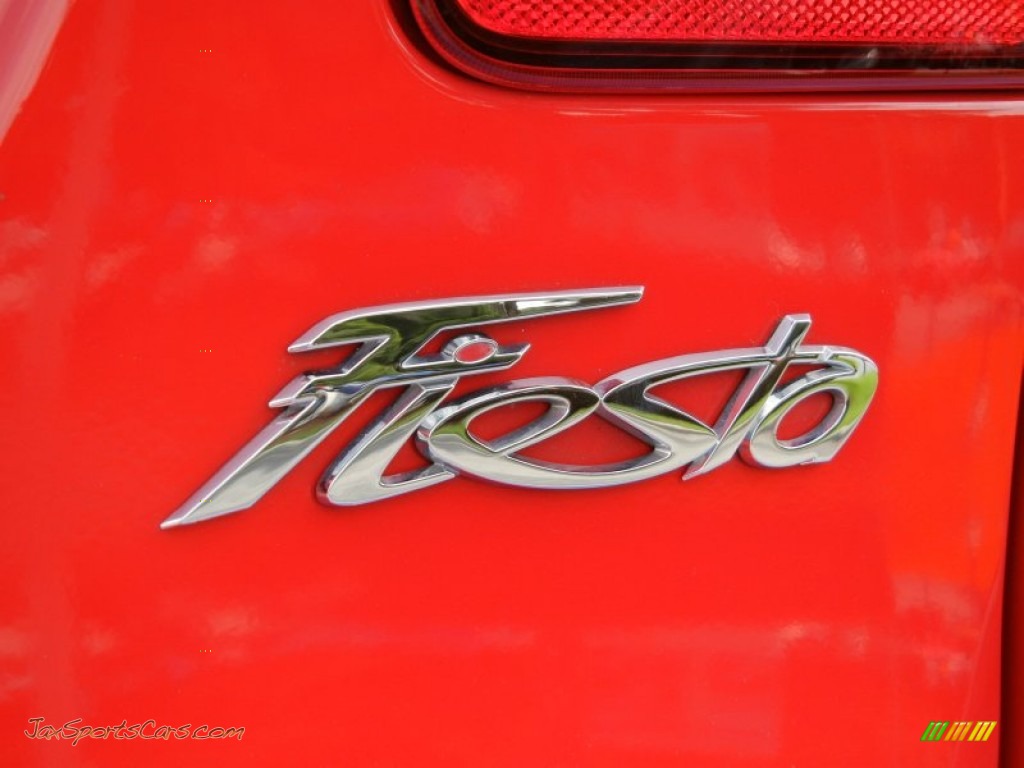 2013 Fiesta SE Sedan - Race Red / Charcoal Black/Light Stone photo #9