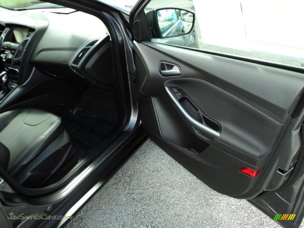 2014 Focus Titanium Sedan - Sterling Gray / Charcoal Black photo #19