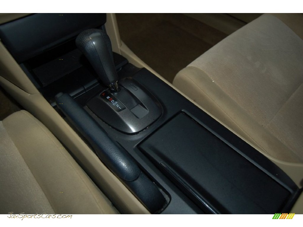 2010 Accord LX Sedan - Crystal Black Pearl / Gray photo #16