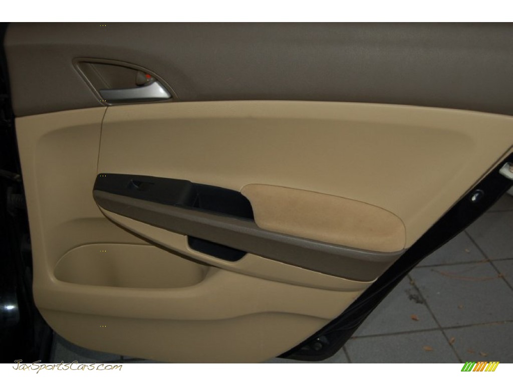 2010 Accord LX Sedan - Crystal Black Pearl / Gray photo #27